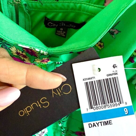 NWT City Studio Juniors' floral print mini sheath dress. Green Size junior 9 - Picture 6 of 9